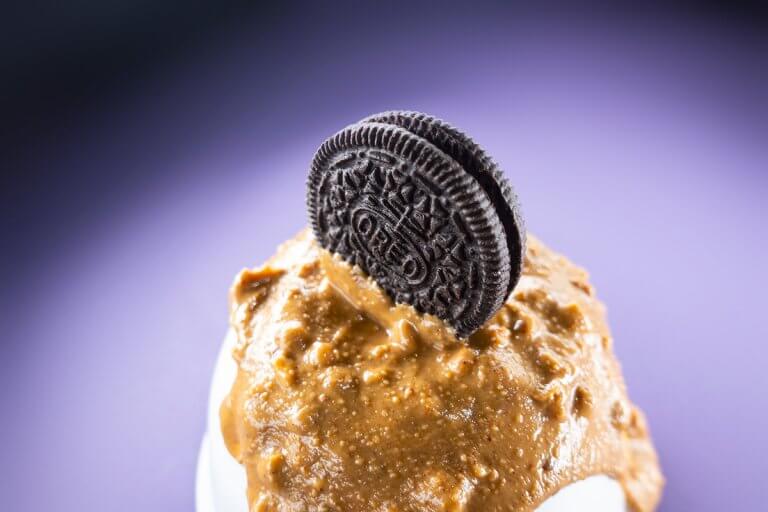 Halumin easily lights small food items like Oreo cookies like the best. food photographers